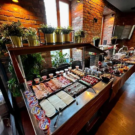 波德瓦维尔酒店 3*
